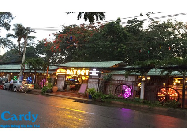 Nhà hàng Đất Sét